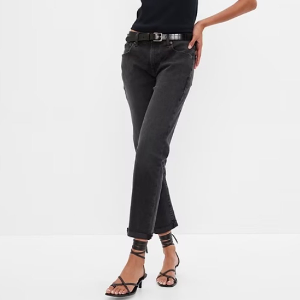 Gap Mid Rise Girlfriend Jeans with Washwell